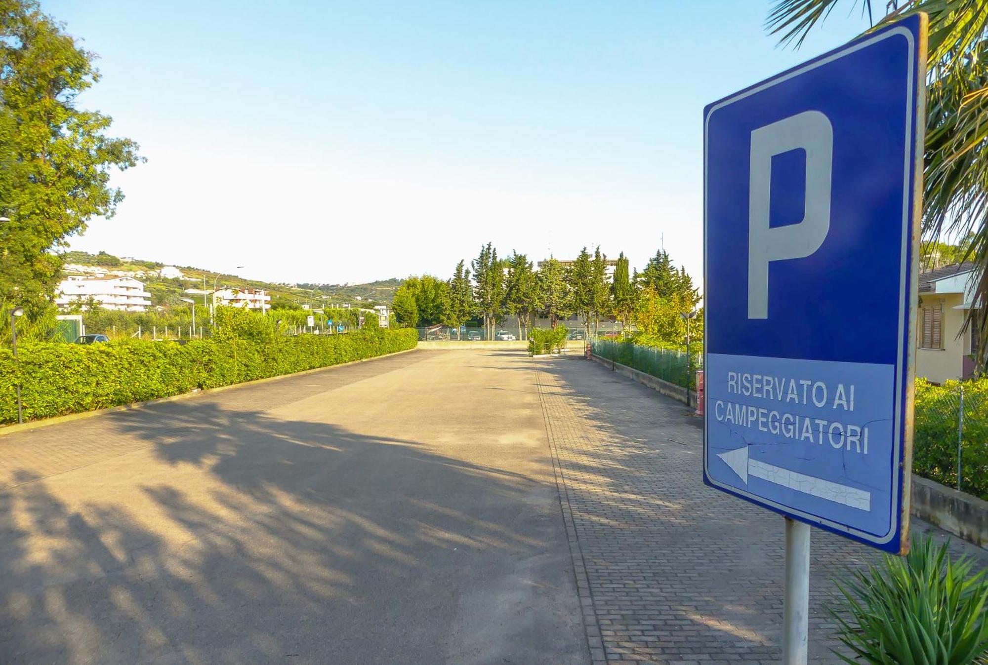 Camping & Residence Il Pioppeto วาสโต ภายนอก รูปภาพ